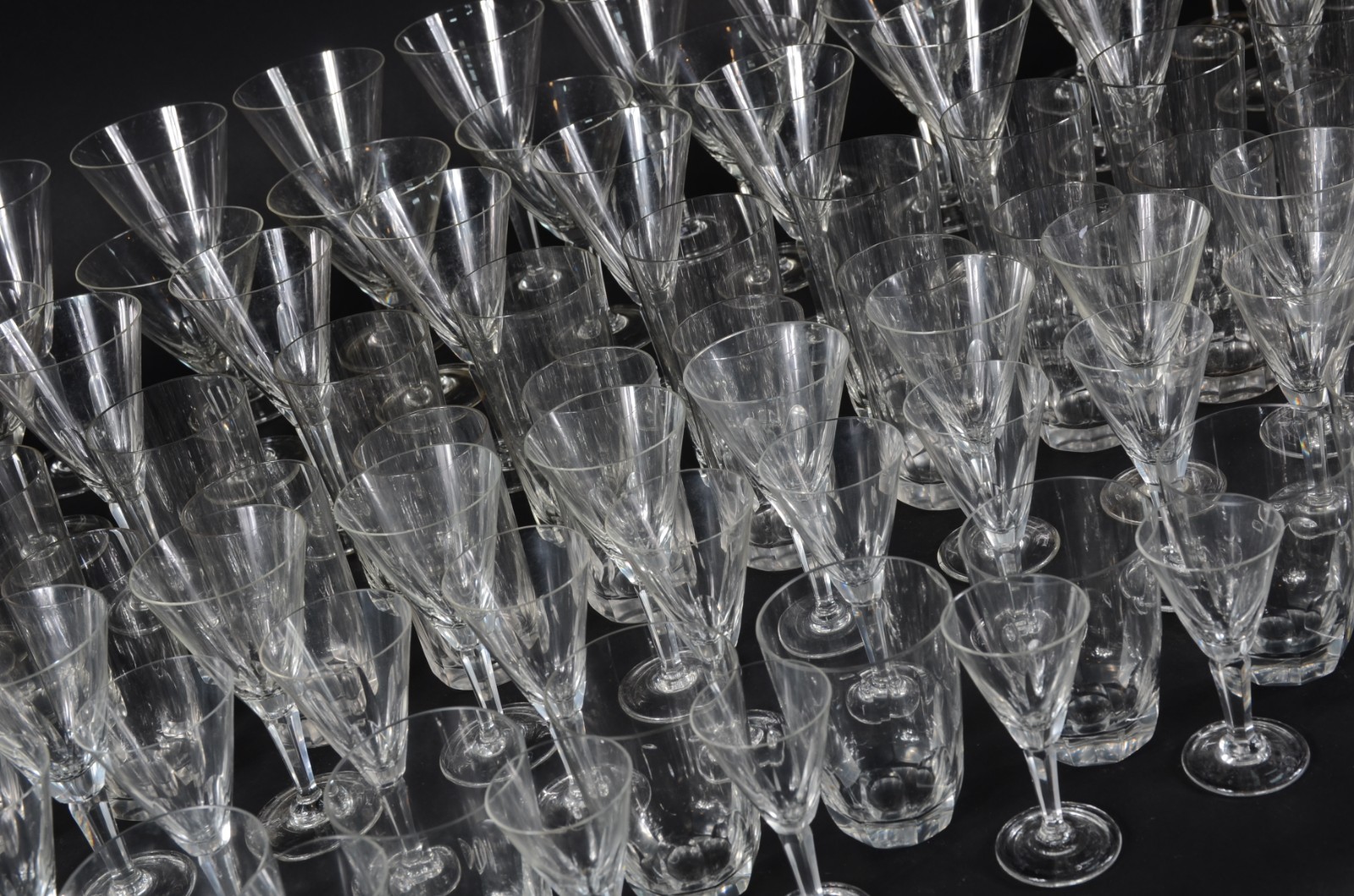 Serviço de cristal tcheco lapidado, composto de: composto de: 12... - foto 3 de 6
