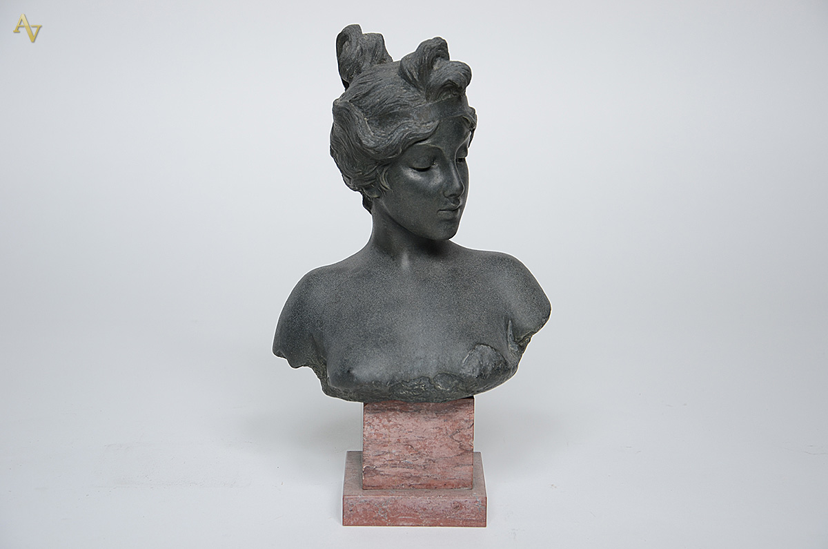 VILLANIS - Escultura de metal representando Busto feminino, base de... - foto 1 de 3