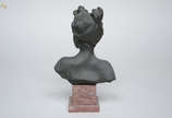 VILLANIS - Escultura de metal representando Bus... - VILLANIS - Escultura de metal representando Busto feminino,  base de mármore, assinado. Altura total 31 cm.