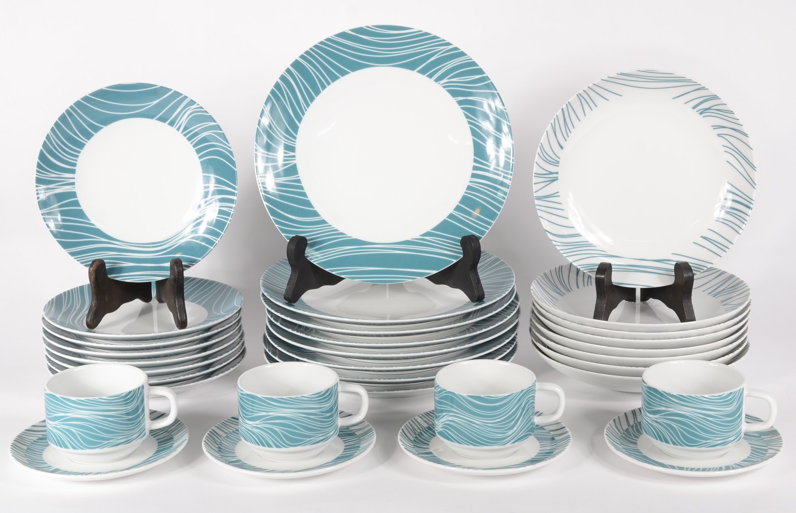 Aparelho de jantar e chá de porcelana Tramontina, na cor branca... - foto 1 de 6