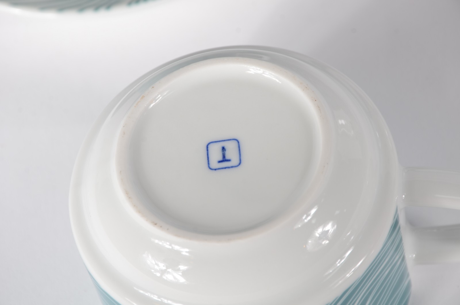 Aparelho de jantar e chá de porcelana Tramontina, na cor branca... - foto 5 de 6