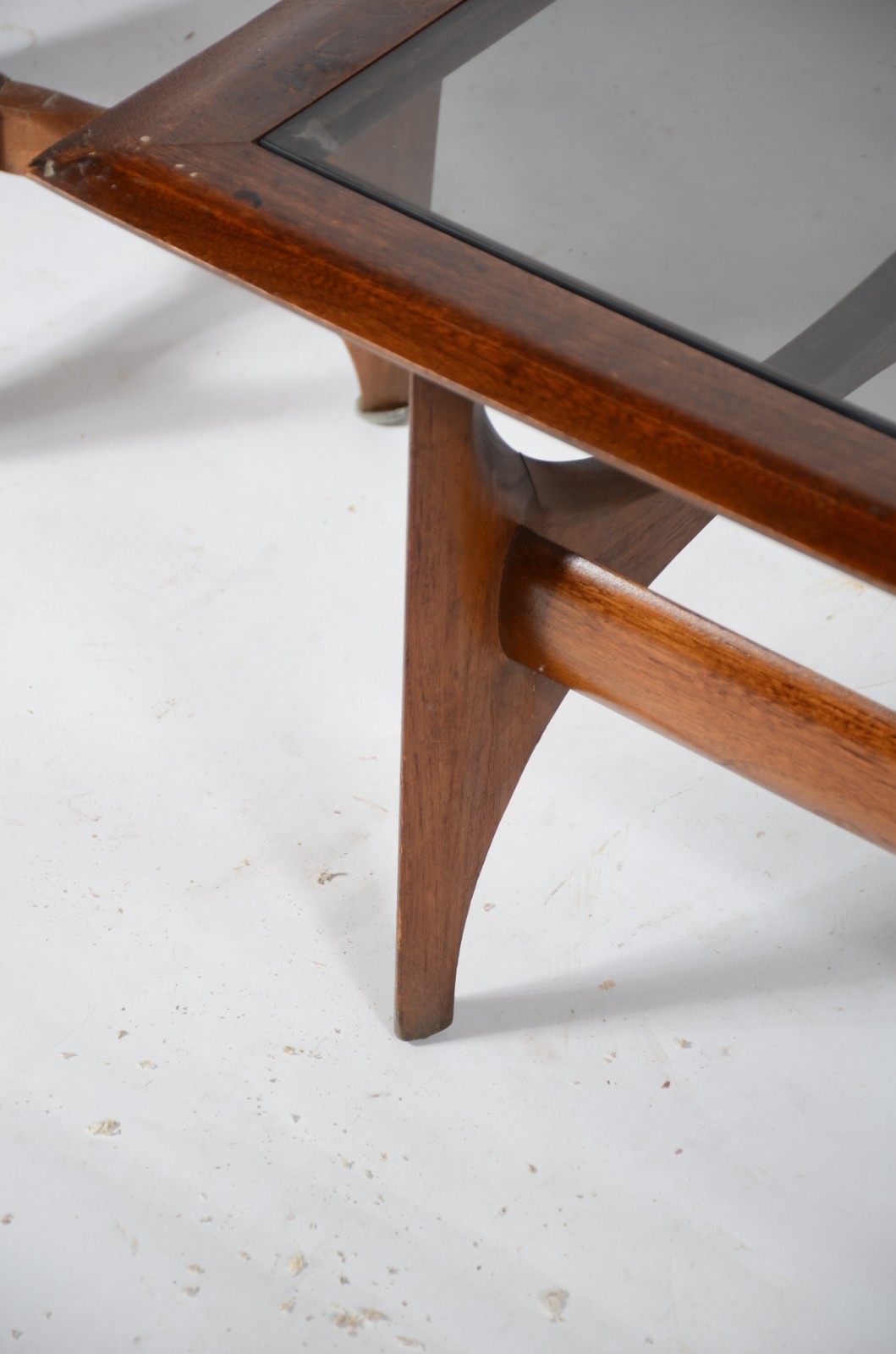 Conjunto de mesa de centro e mesa lateral de madeira nobre, tampos de... - foto 4 de 11