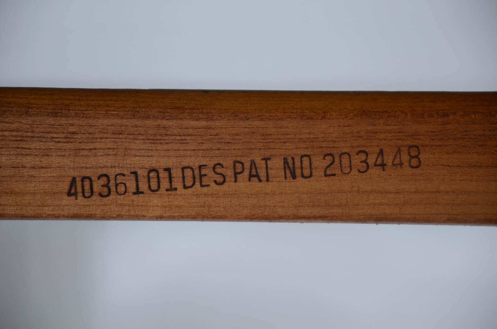 Conjunto de mesa de centro e mesa lateral de madeira nobre, tampos de... - foto 10 de 11