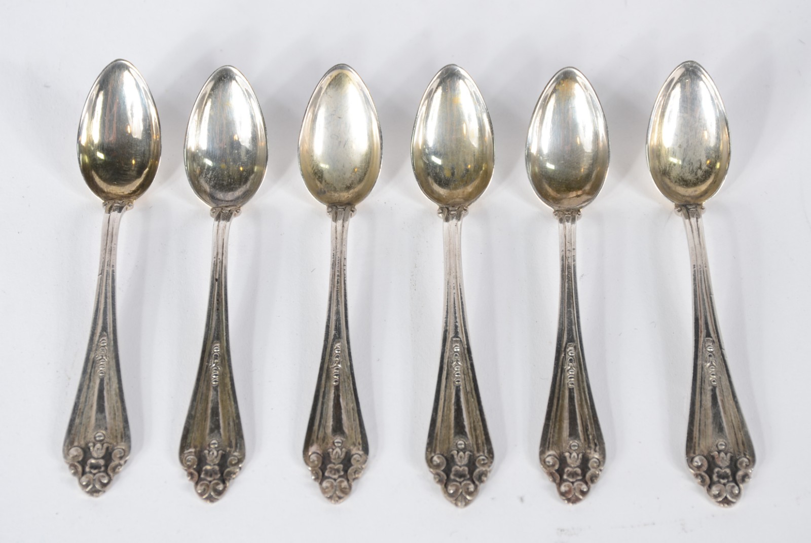 Conjunto com 6 colheres para café de prata contrastada. Peso da... - foto 1 de 7