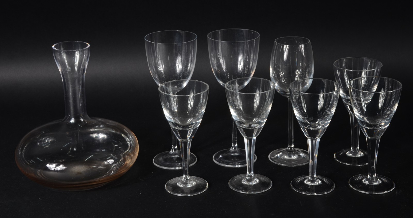 Conjunto composto de: 5 taças para vinho tinto, 2 para vinho branco e... - foto 1 de 5