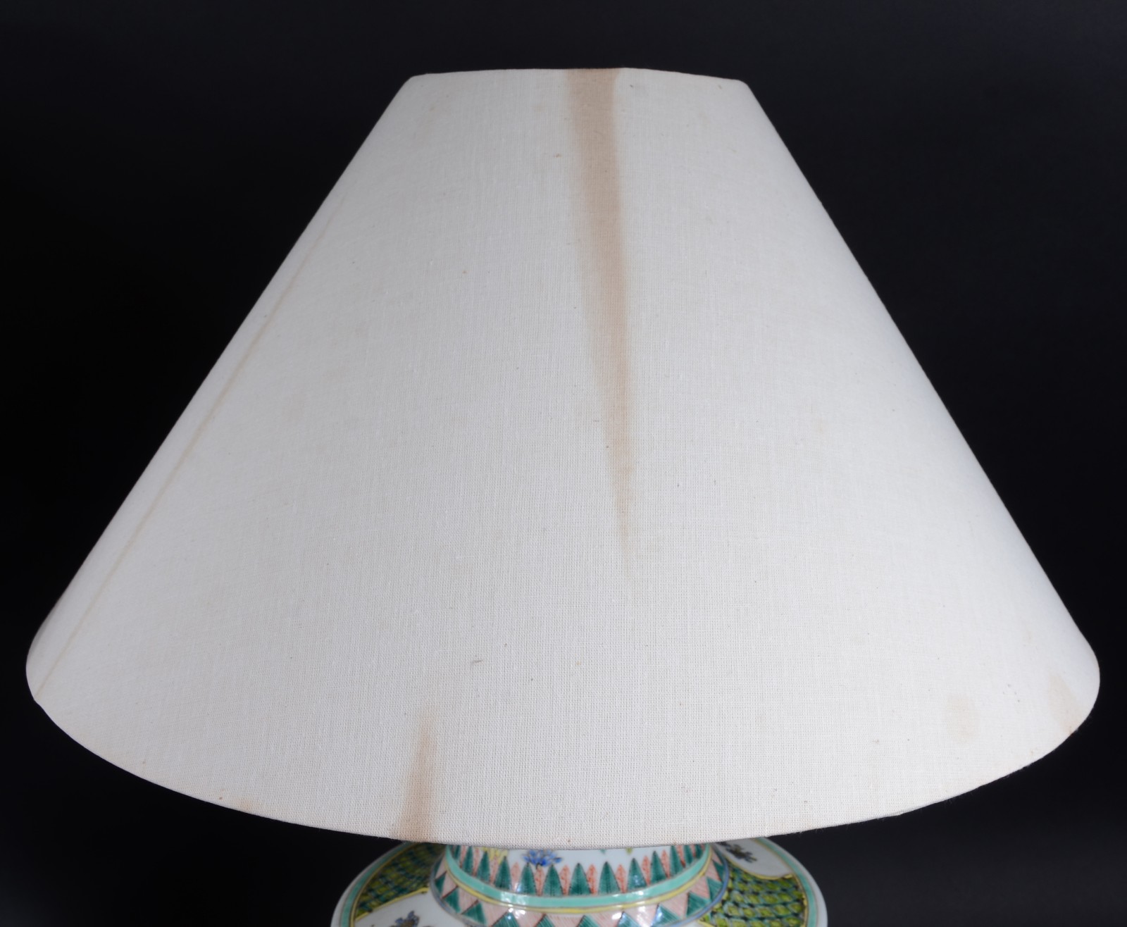 Par de abatjoures de porcelana oriental decorados com flores e... - foto 9 de 10