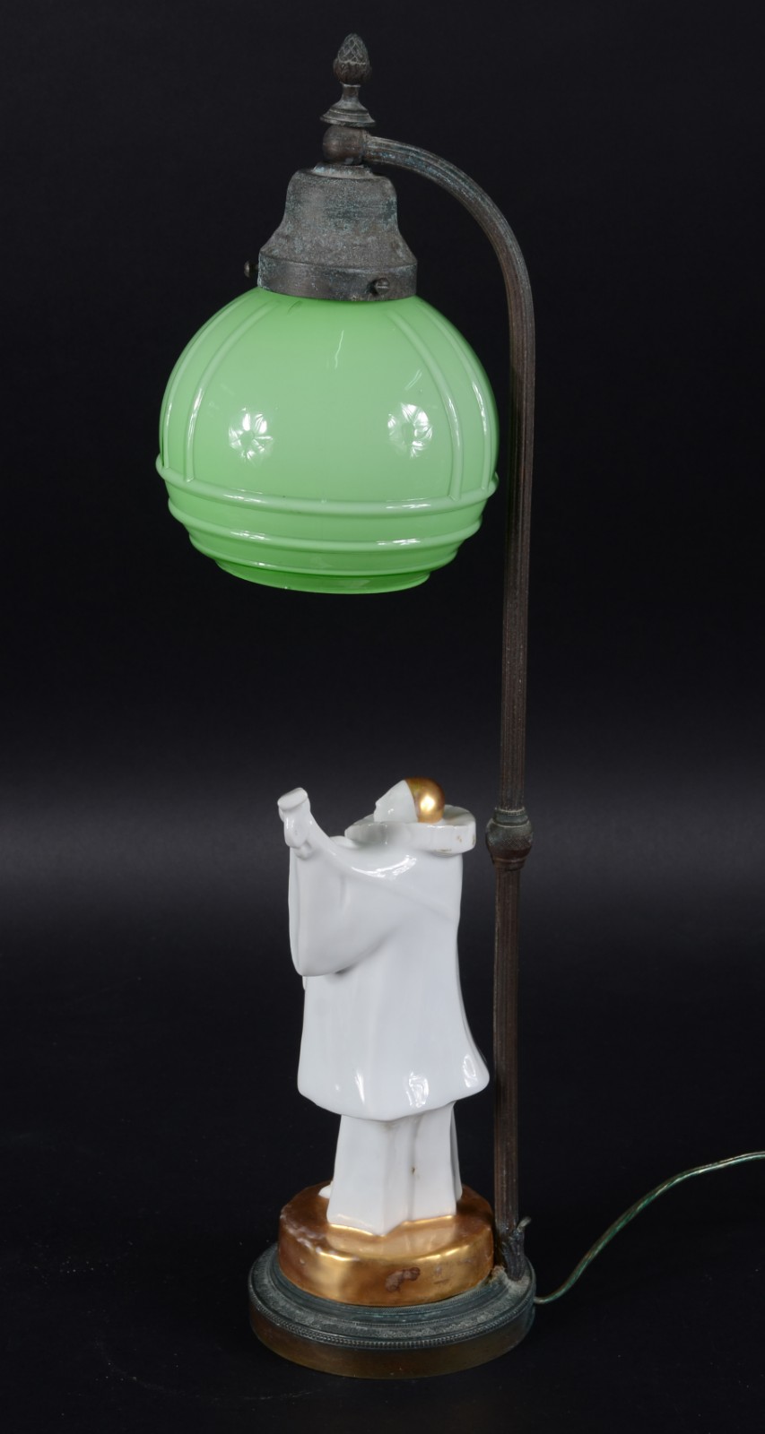Abatjour de porcelana representando Arlequim, manga na cor verde. - foto 4 de 7