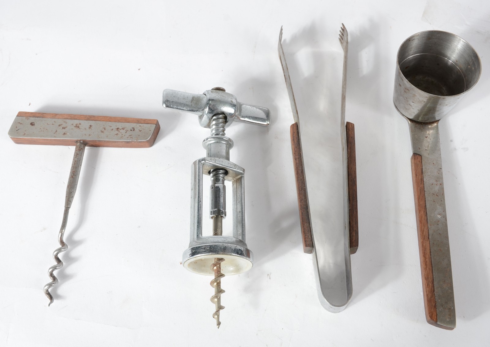 Conjunto de acessórios para bar de madeira e metal. Desgastes. - foto 4 de 9