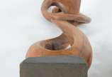 Escultura de madeira representando casal entrel... - Escultura de madeira representando casal entrelaçado.