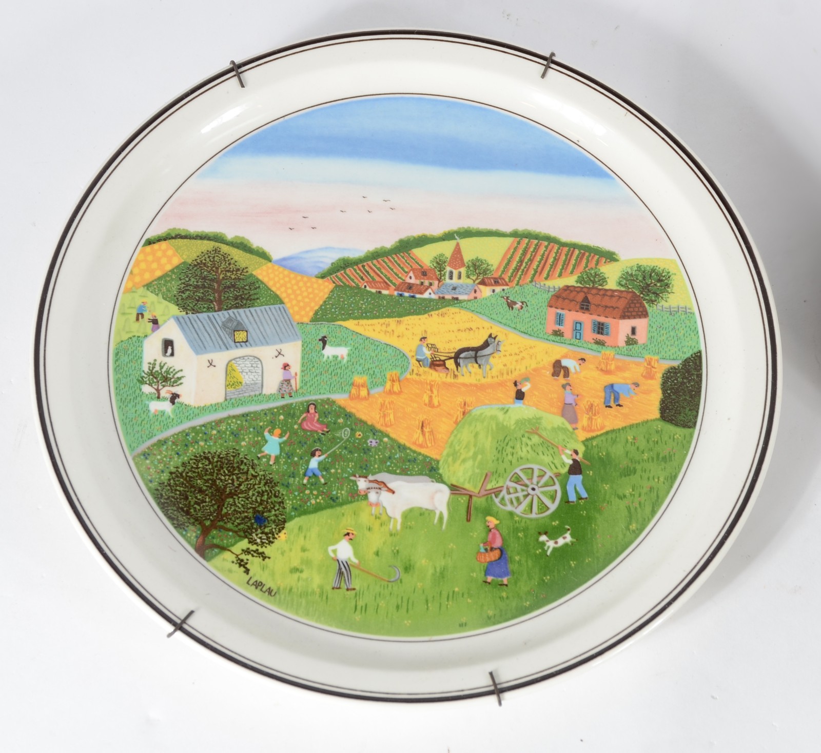 Conjunto com 7 pratos diversos de porcelana decorativa. - foto 3 de 9