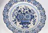 Conjunto com 7 pratos diversos de porcelana dec... - Conjunto com 7 pratos diversos de porcelana decorativa.
