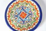 Conjunto com 7 pratos diversos de porcelana dec... - Conjunto com 7 pratos diversos de porcelana decorativa.
