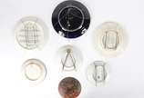 Conjunto com 7 pratos diversos de porcelana dec... - Conjunto com 7 pratos diversos de porcelana decorativa.
