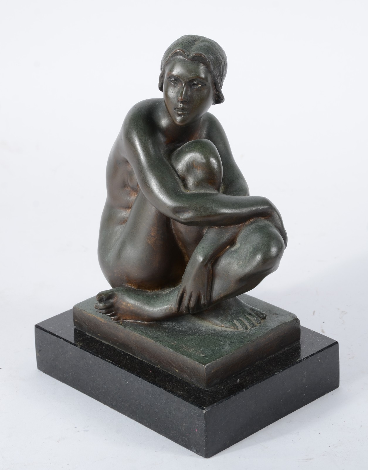 Escultura de bronze patinado representando figura feminina, base de... - foto 1 de 7