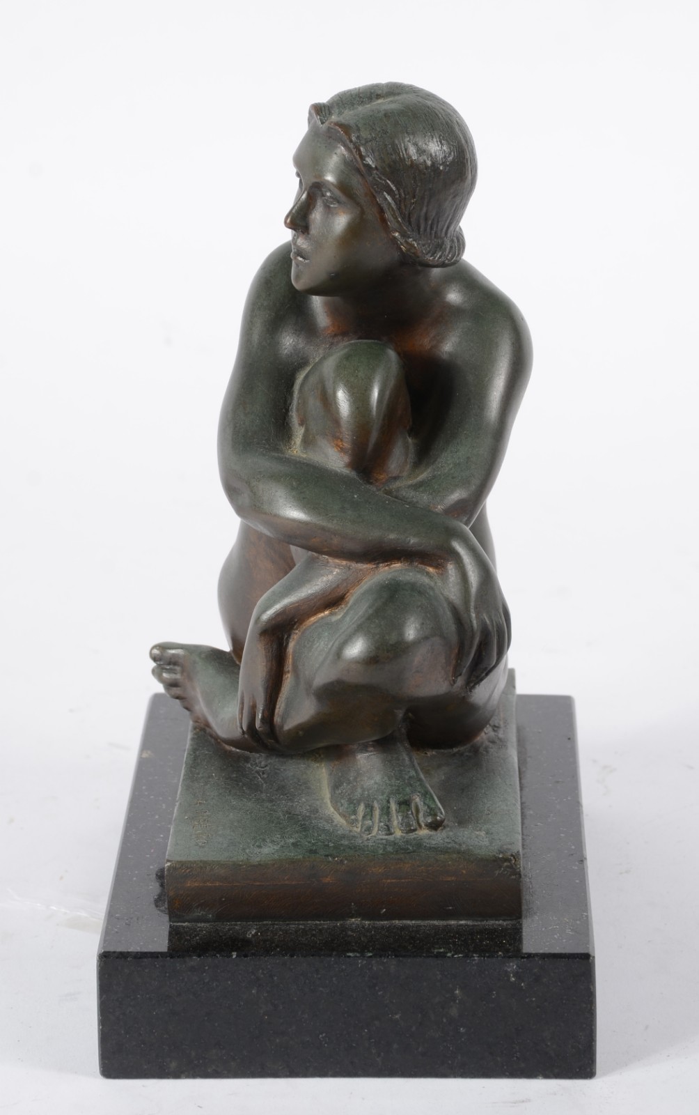 Escultura de bronze patinado representando figura feminina, base de... - foto 2 de 7