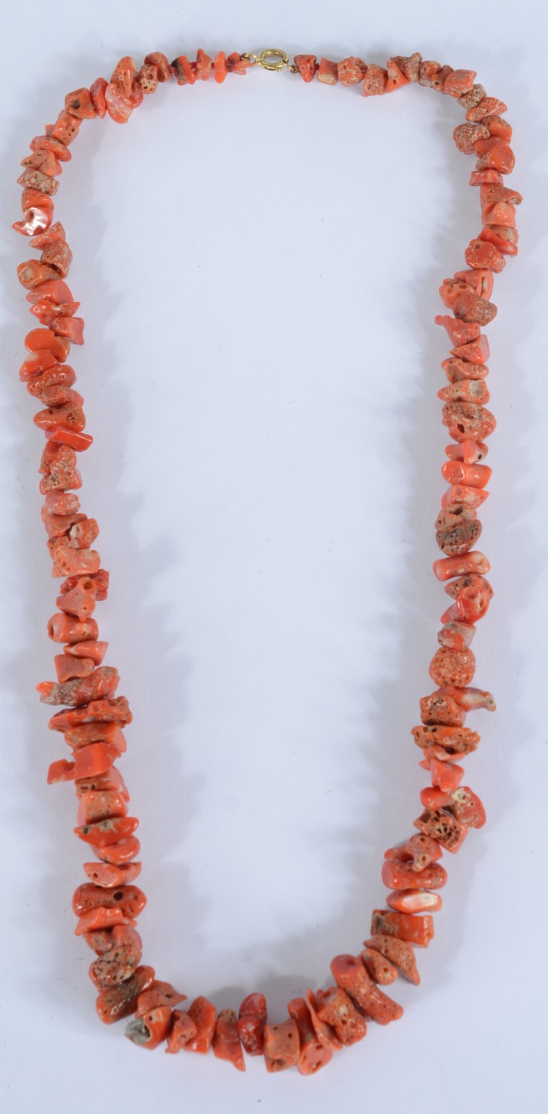 Colar de pedra coral, fecho de ouro 18 k. - foto 1 de 4