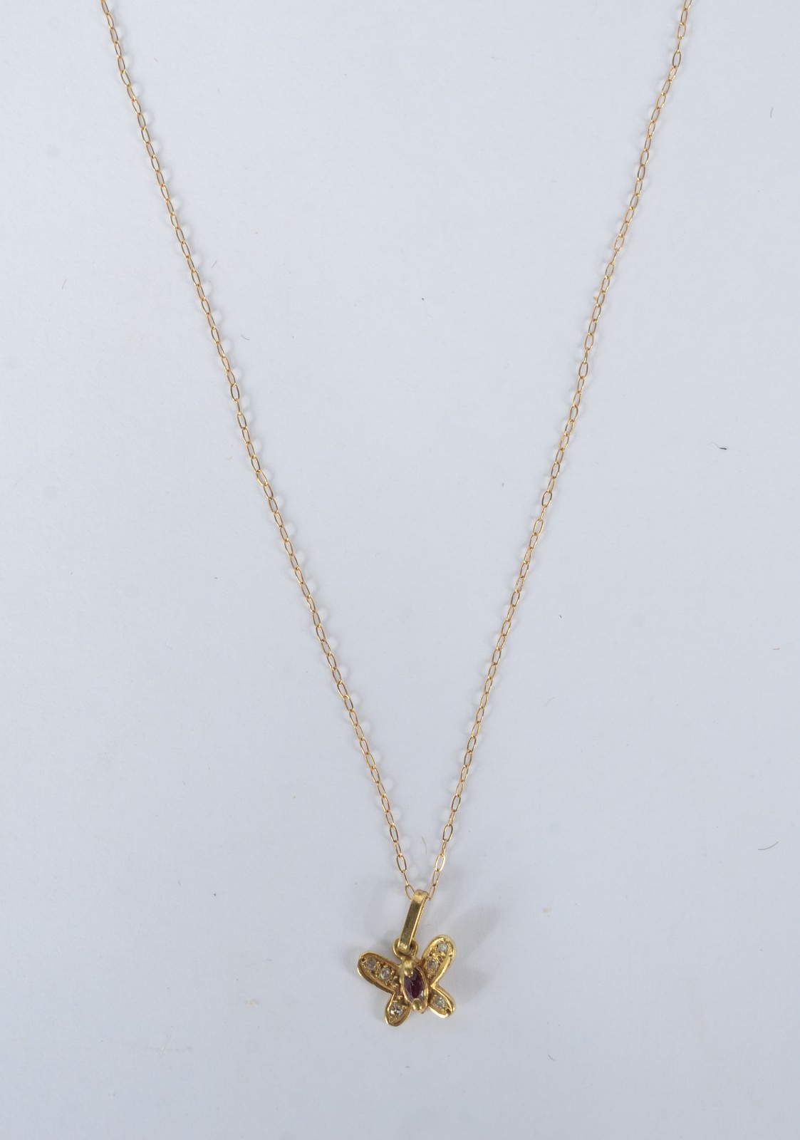 Colar com pendente feitio borboleta de ouro 18 k. (Por motivos de... - foto 1 de 5
