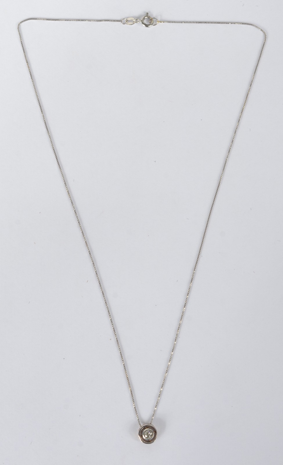 Colar de ouro 18 k., contraste 750 mls com brilhante de... - foto 2 de 5