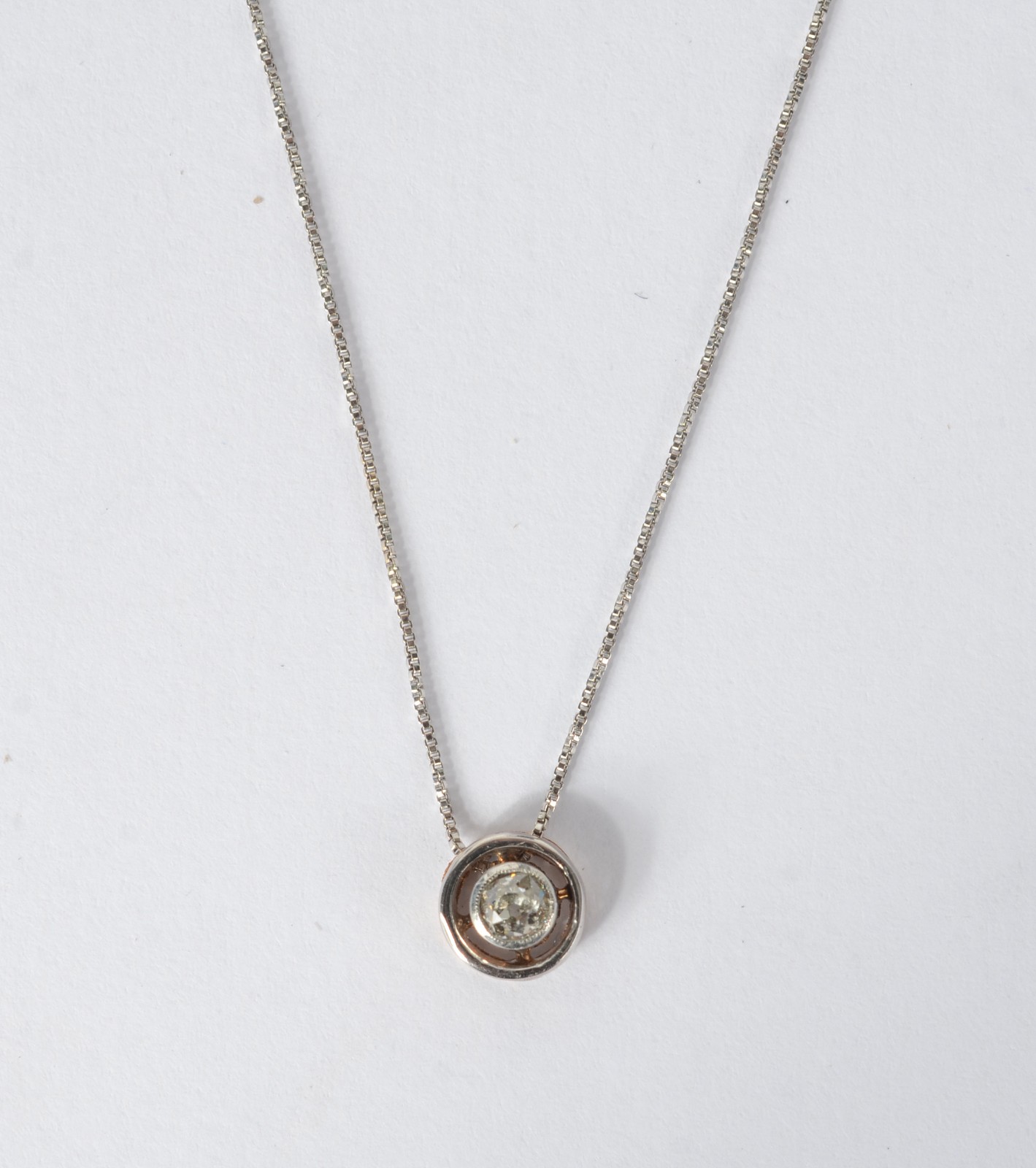 Colar de ouro 18 k., contraste 750 mls com brilhante de... - foto 1 de 5