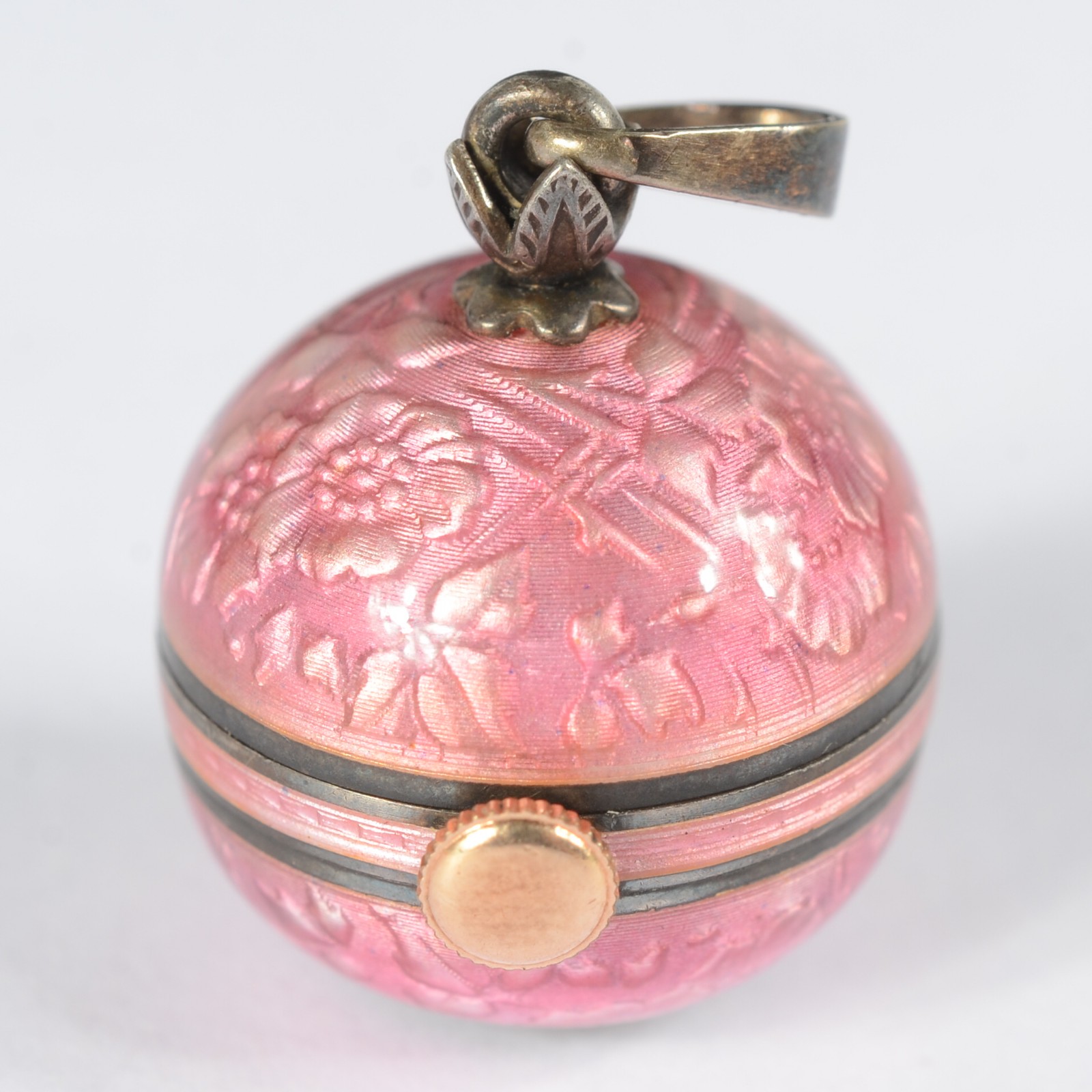 Relógio Pédantif Nadine em prata, e esmalte rosé com detalhes... - foto 3 de 6