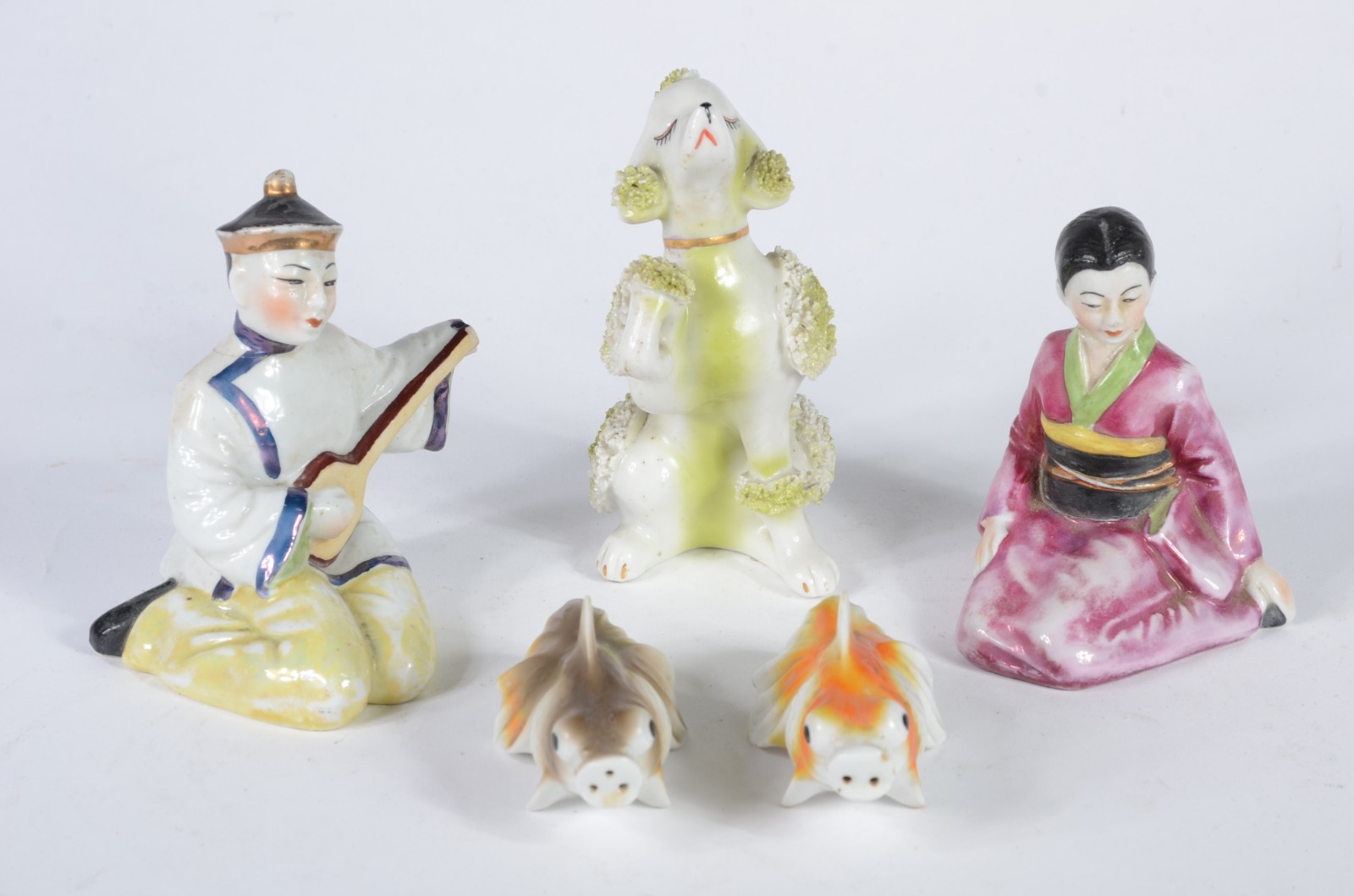 Diversas peças, sendo: quatro esculturas diversas de porcelana... - foto 3 de 5