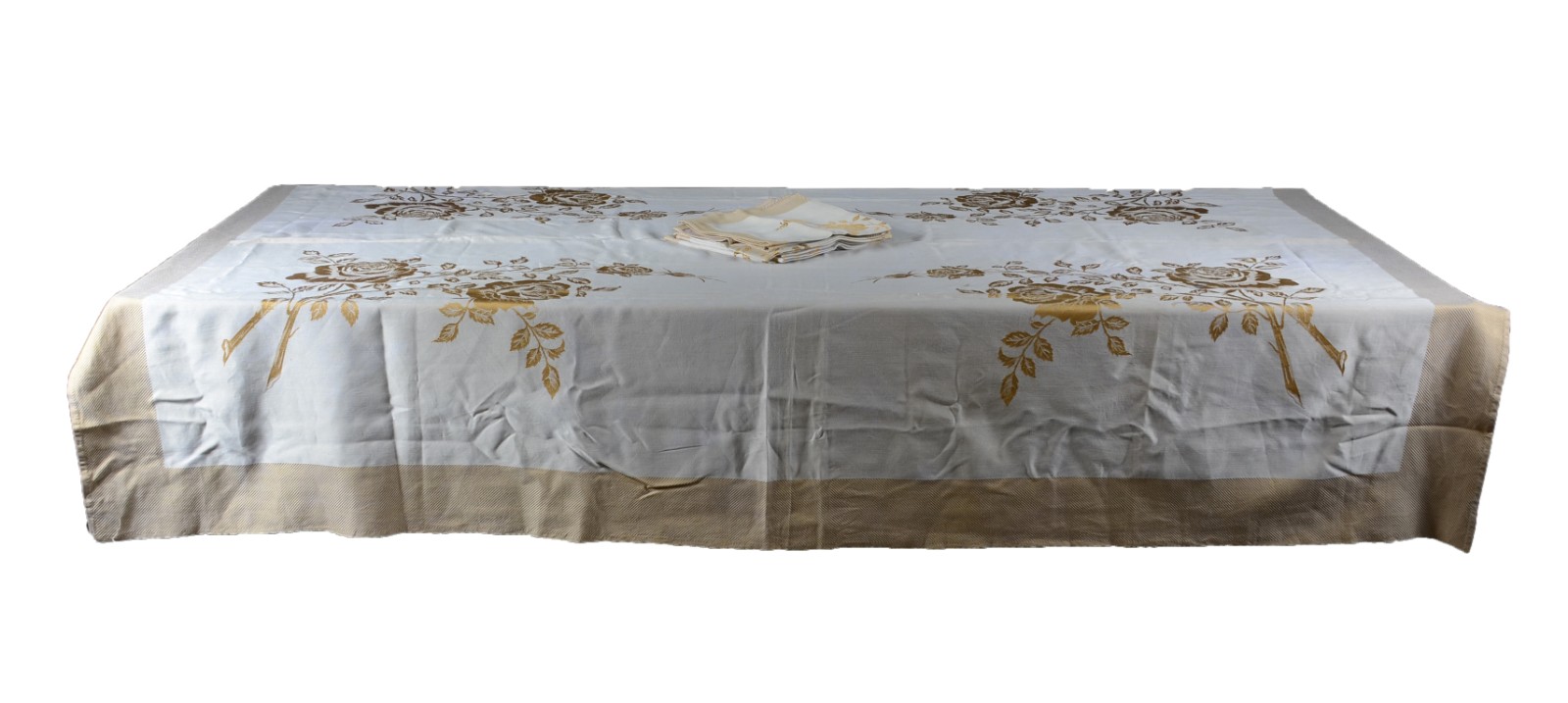 Toalha de mesa de tecido adamascado com flores douradas. Acompanham 8... - foto 1 de 7