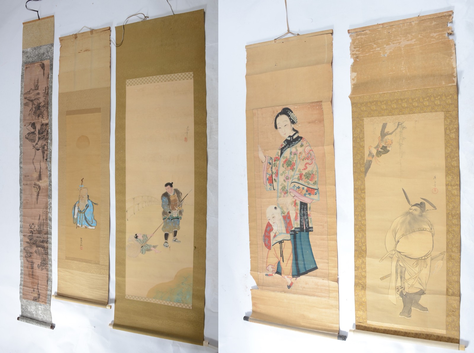 Conjunto com 5 kakemonos japoneses. Um deles com parte rasgada... - foto 1 de 4