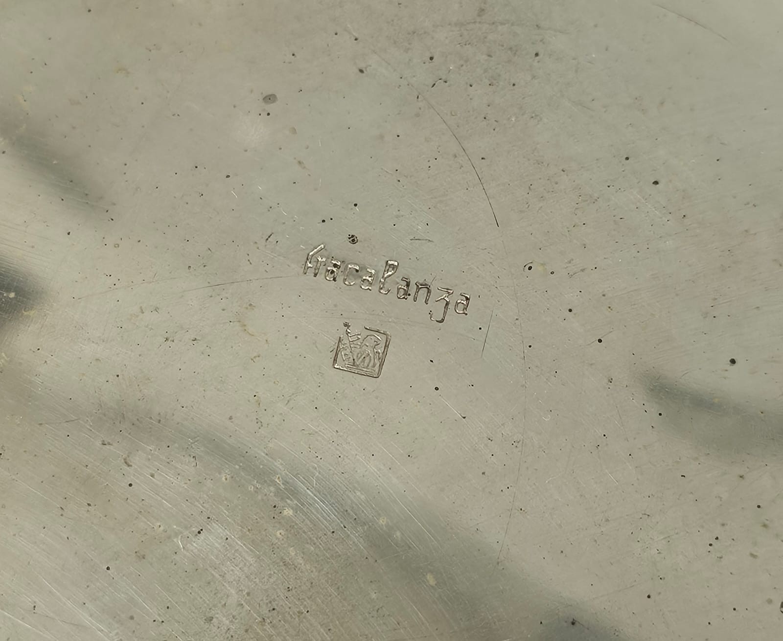 Duas peças de metal prateado, sendo: wine cooler Fracalanza e... - foto 8 de 9