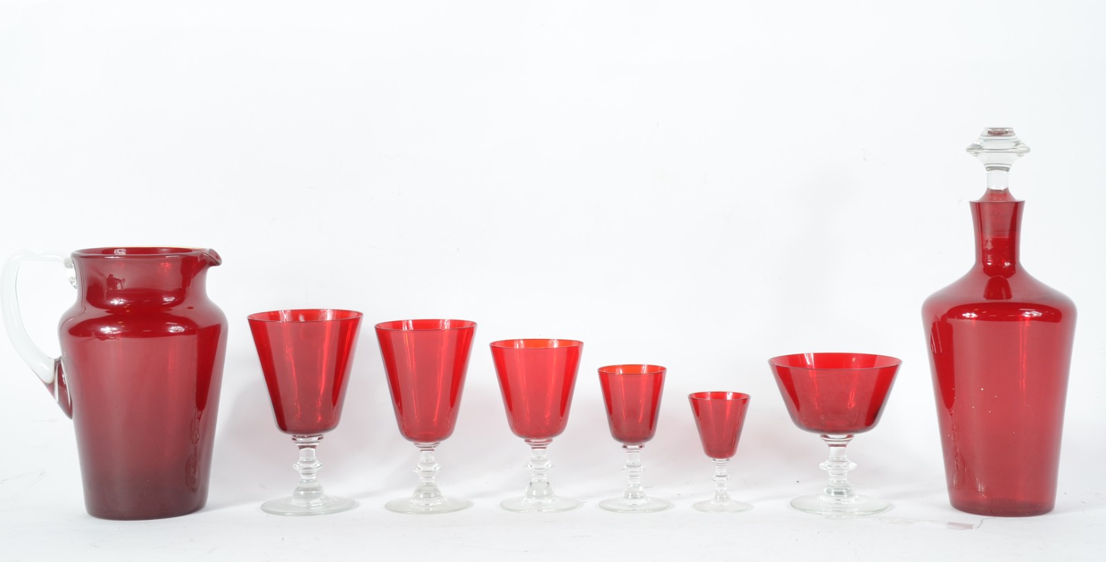Serviço de copos de vidro vermelho, composto de: 9 taças para... - foto 2 de 9