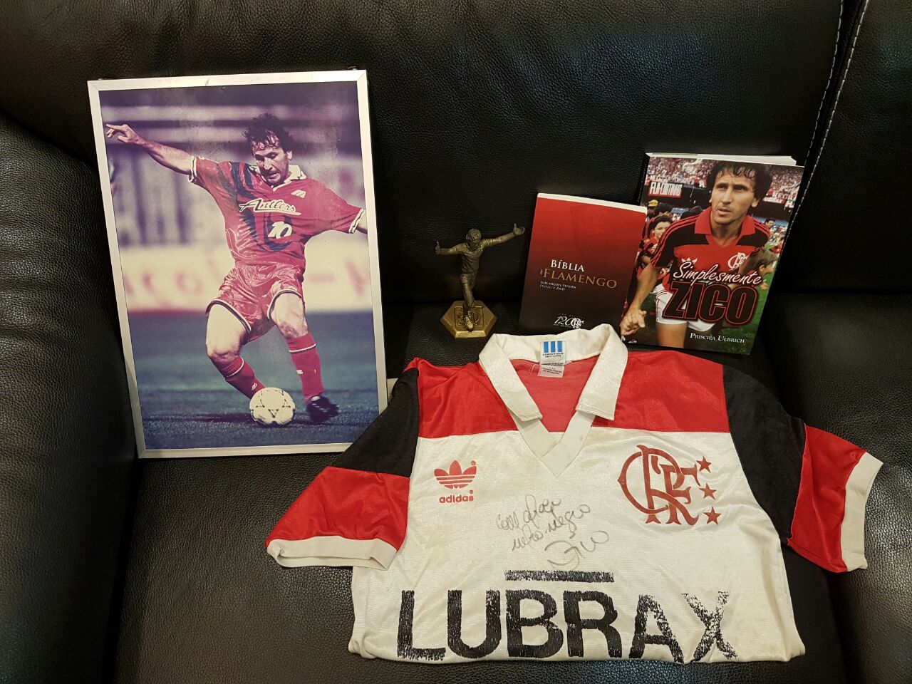 Kit do Zico: camisa branca do Flamengo, anos 80, usada por ele e... - foto 4 de 4