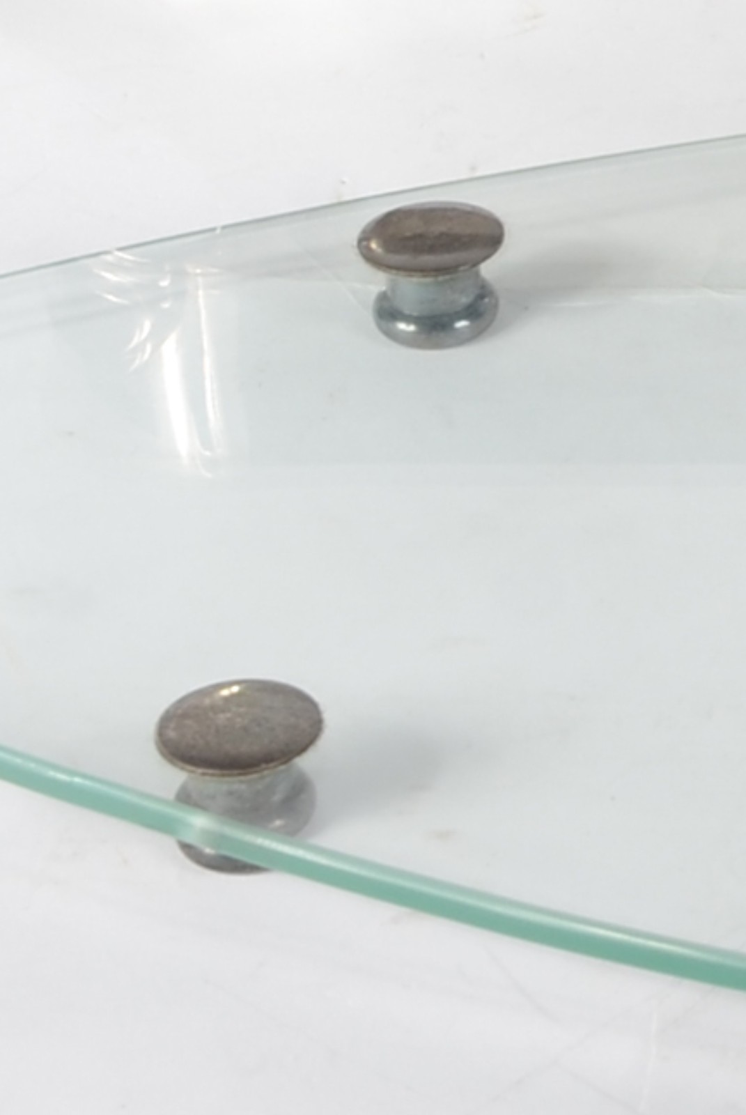 Tres peças diversas, sendo: Dois porta pirex com tampas de metal... - foto 3 de 11