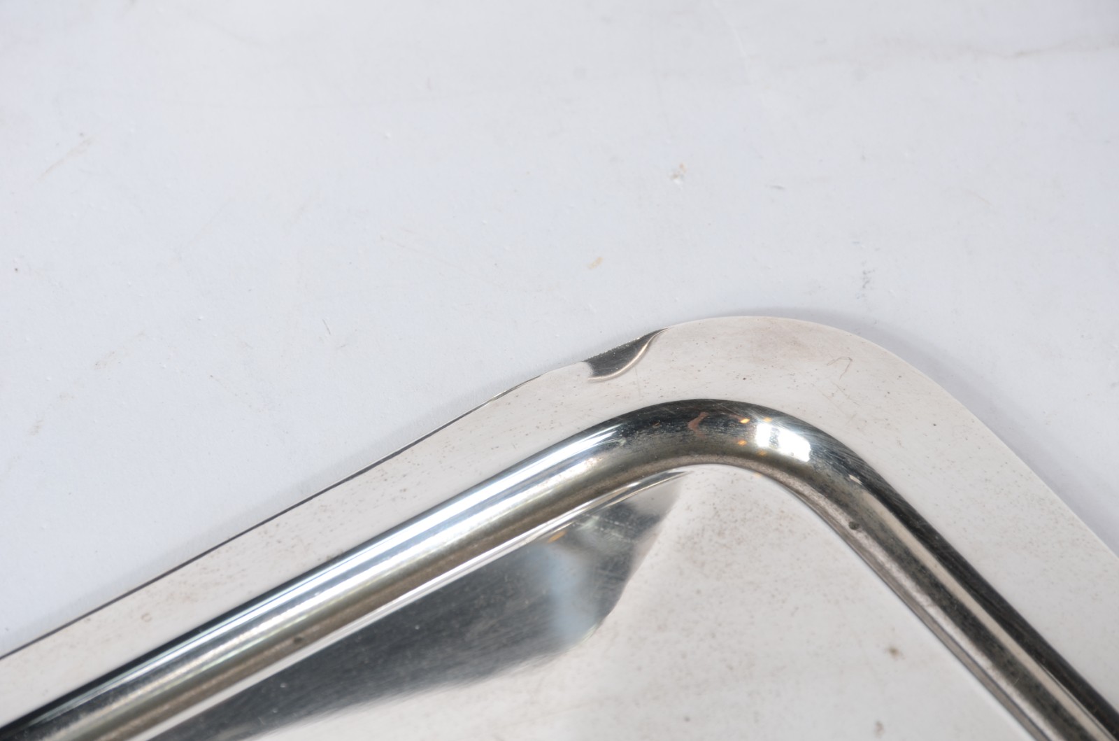 Tres peças diversas, sendo: Dois porta pirex com tampas de metal... - foto 11 de 11