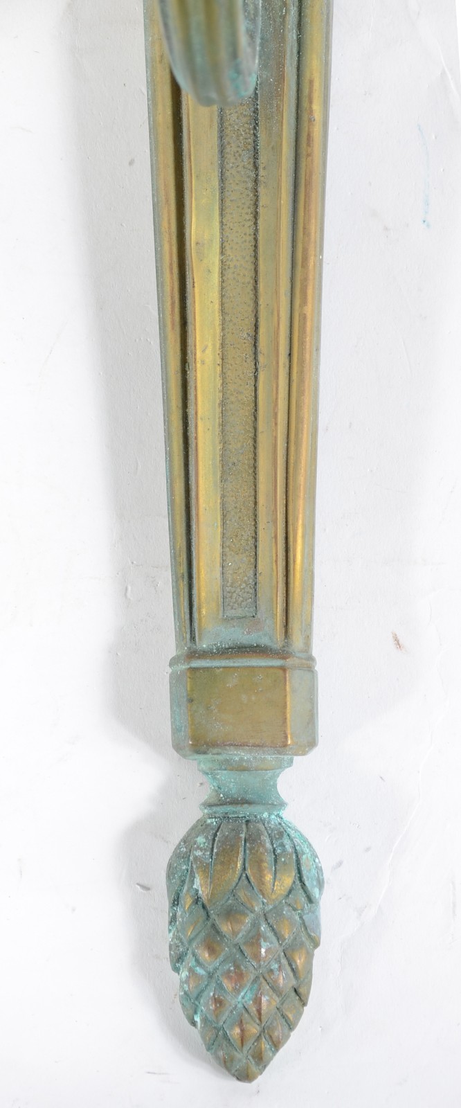 Par de arandelas na forma de tocheiros de bronze para 3 velas cada... - foto 9 de 9