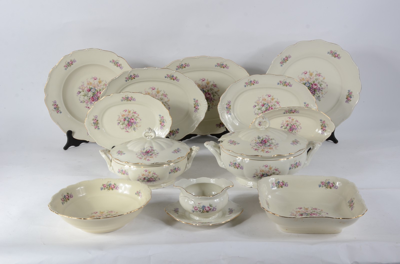 Aparelho de jantar de porcelana tcheca, decoração floral em... - foto 3 de 10
