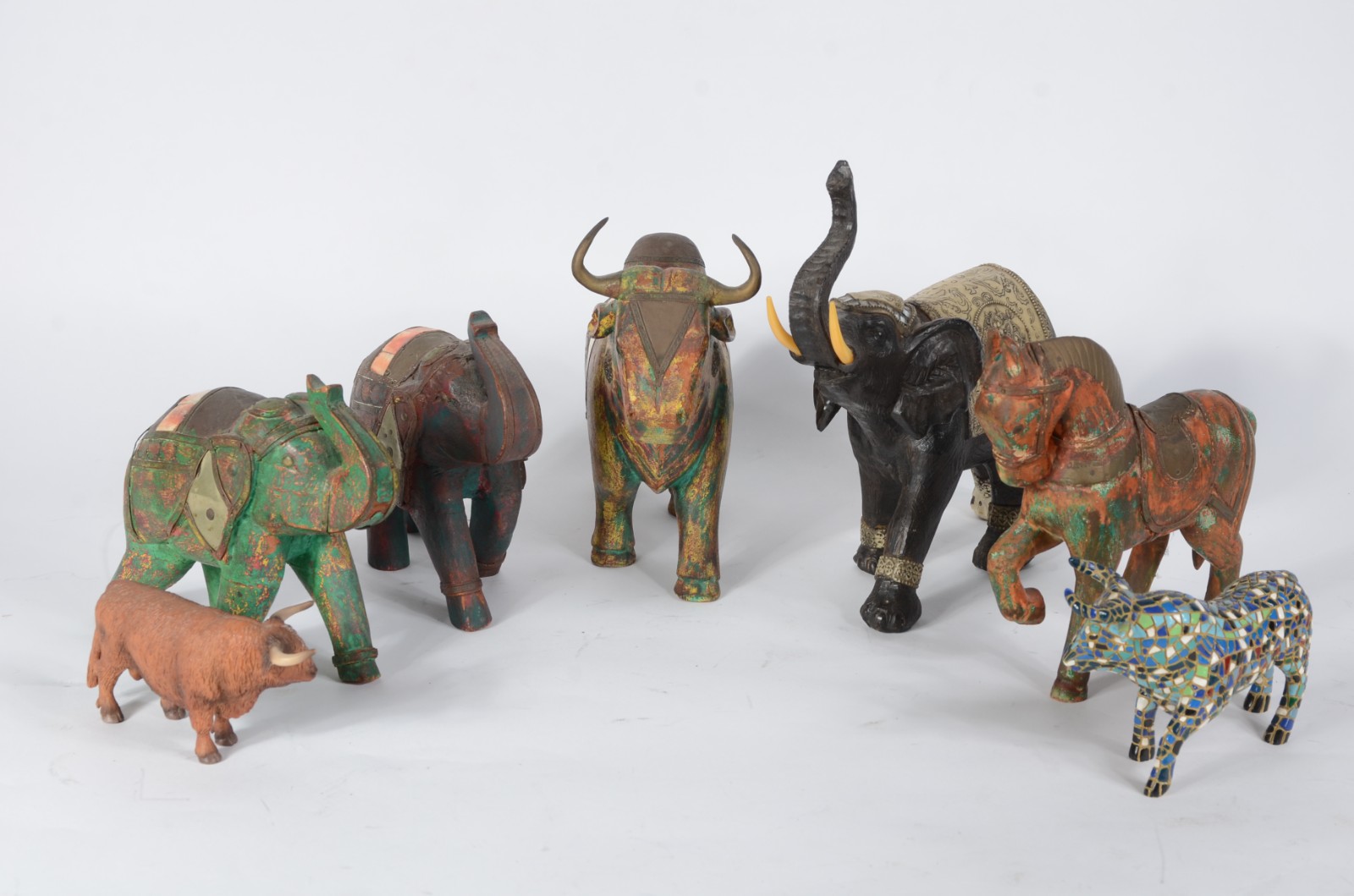 Coleção com 7 animais de diversos materiais e procedências, sendo 5... - foto 1 de 11