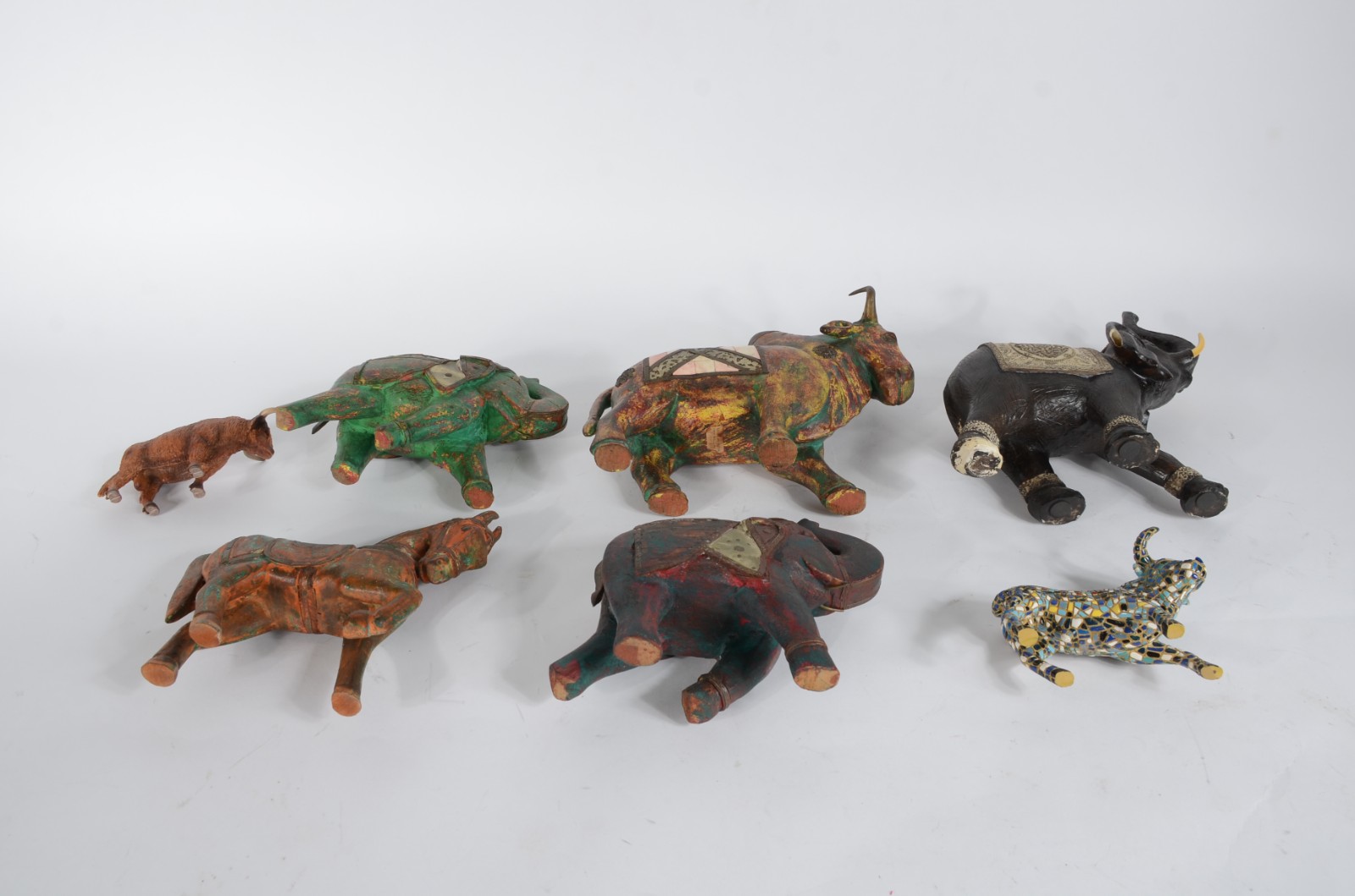 Coleção com 7 animais de diversos materiais e procedências, sendo 5... - foto 9 de 11