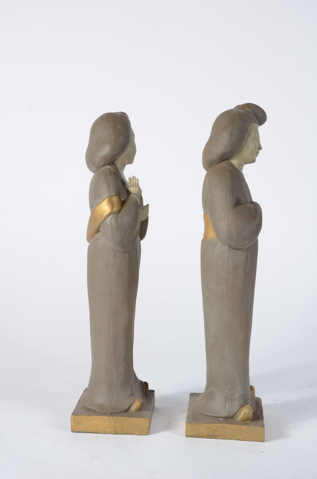 Duas esculturas de cerâmica oriental policromada representando damas... - foto 6 de 6