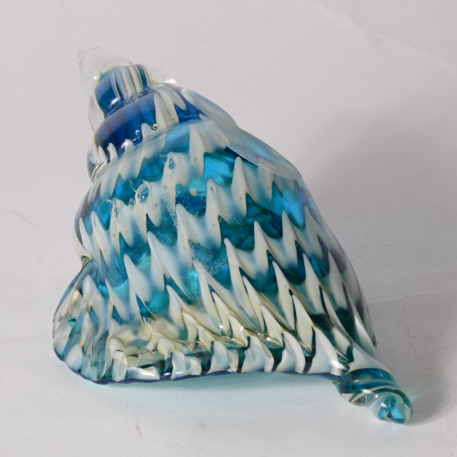 Escultura de vidro no estilo murano em tons de azul e bege... - foto 2 de 5