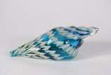 Escultura de vidro no estilo murano em tons de ... - Escultura de vidro no estilo murano em tons de azul e bege representando caramujo.
