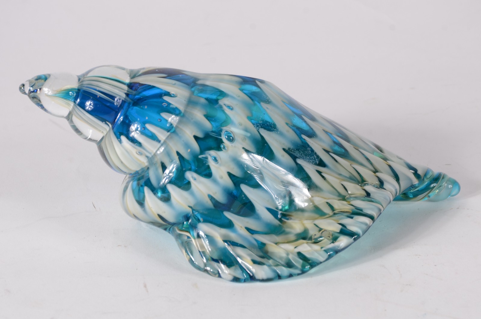 Escultura de vidro no estilo murano em tons de azul e bege... - foto 3 de 5