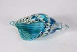 Escultura de vidro no estilo murano em tons de ... - Escultura de vidro no estilo murano em tons de azul e bege representando caramujo.