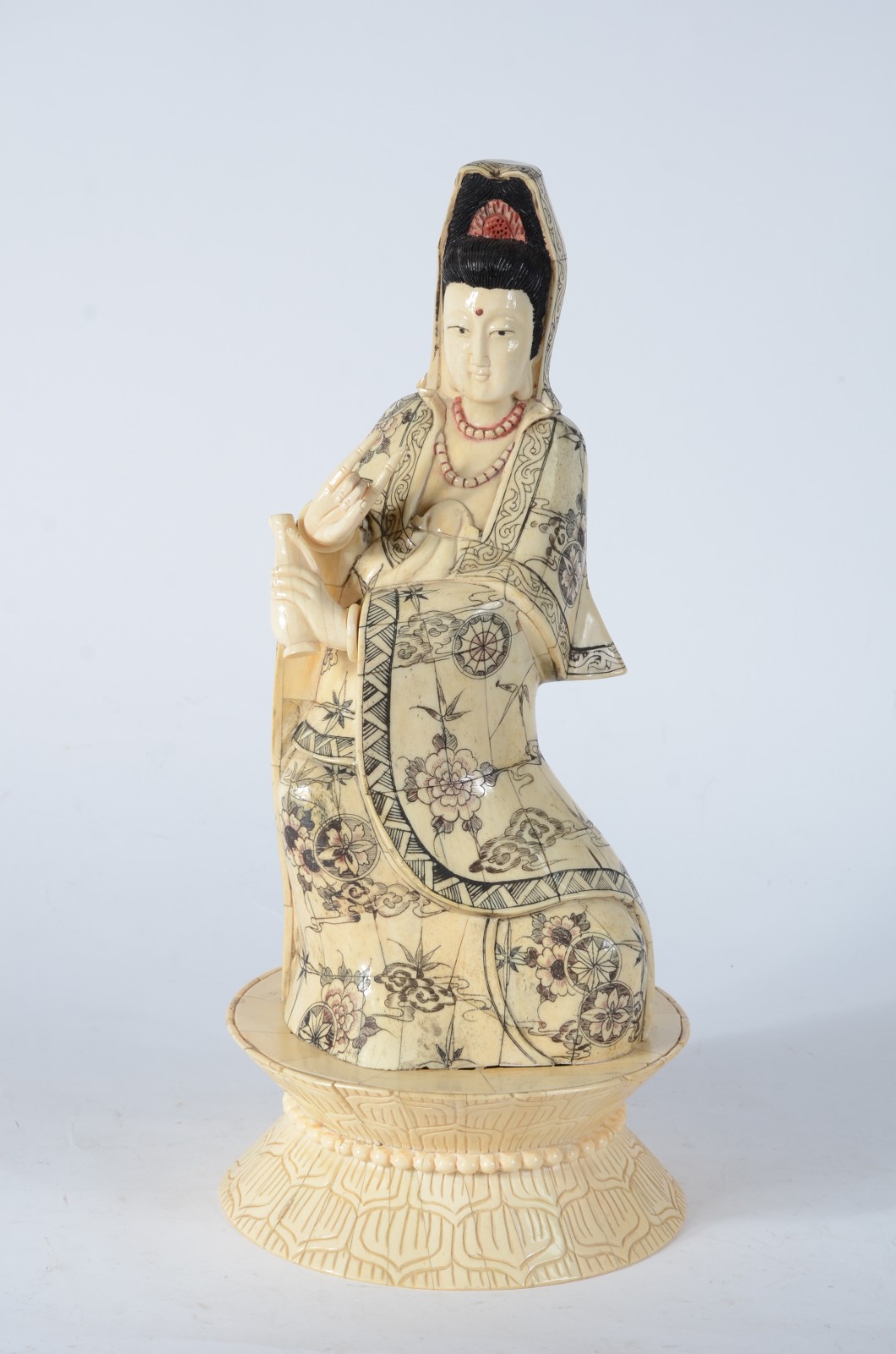 Escultura oriental em placas de osso decorado com guirlandas florais... - foto 3 de 7