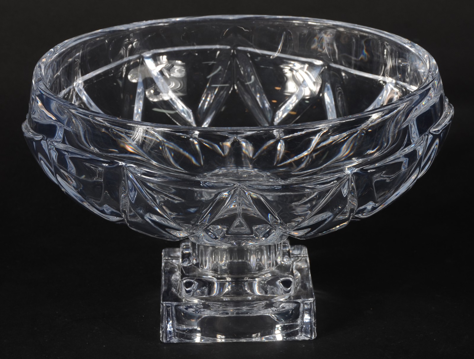 Fruteira de cristal lapidado, base alta feitio quadrada. - foto 4 de 4