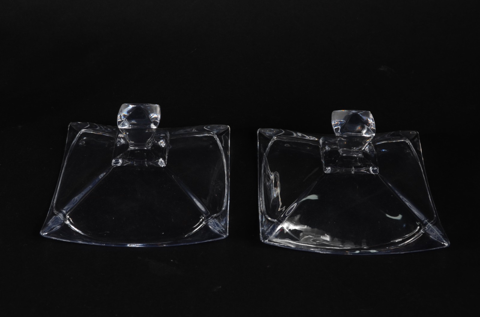 Par de bombonieres/compoteiras com pé alto de cristal facetado. - foto 4 de 4