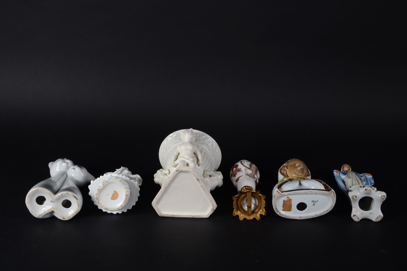 Seis peças de porcelana de diversos modelos e procedências, sendo... - foto 4 de 8