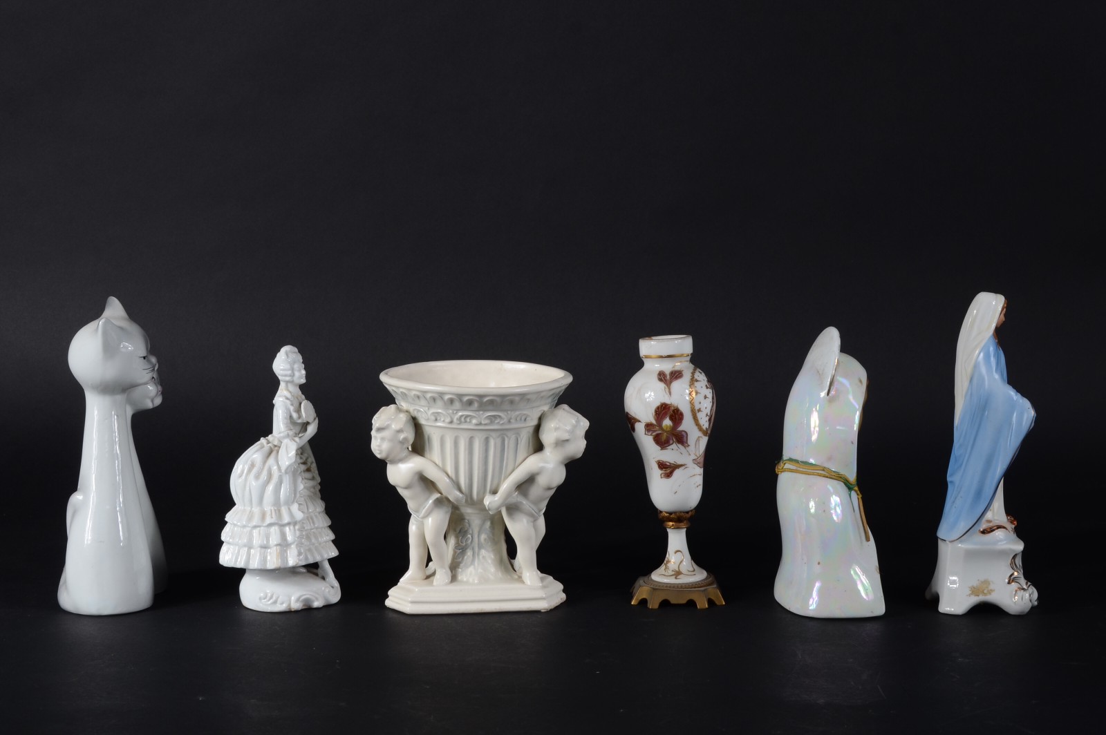 Seis peças de porcelana de diversos modelos e procedências, sendo... - foto 6 de 8