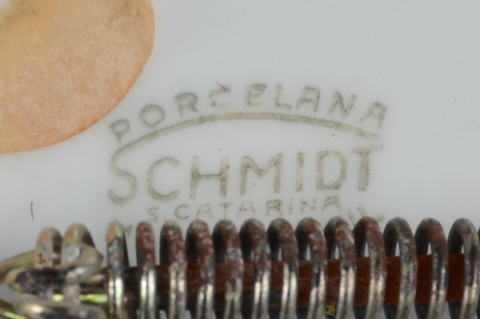 Cinco peças de porcelana de diversas procedências e decorações... - foto 9 de 10