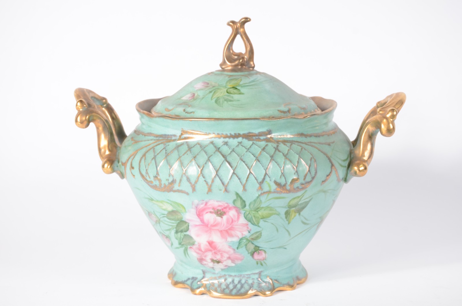 Diversas peças de porcelana sendo: Sopeira com presentouir verde e... - foto 6 de 11