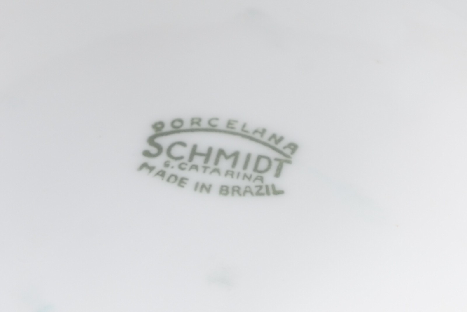Diversas peças de porcelana sendo: Sopeira com presentouir verde e... - foto 10 de 11