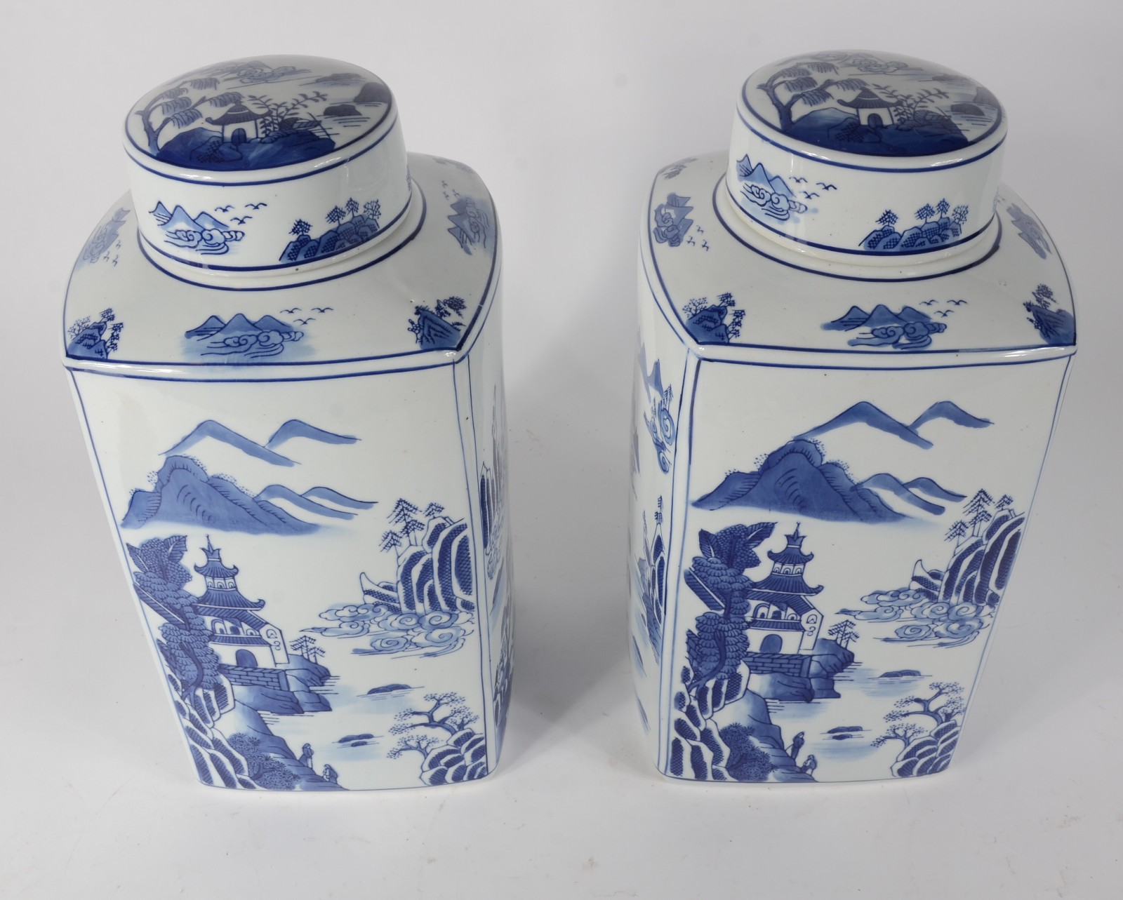 Par de potiches de porcelana oriental decorados com paisagens e... - foto 2 de 6